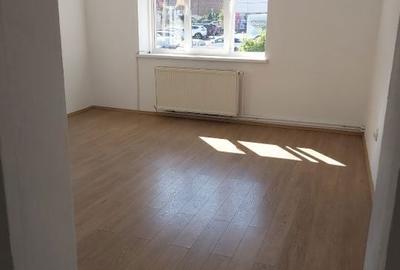 Spațiu comercial, de 70 mp, în Central - 6
