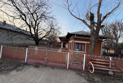 Casă cu 4 camere în Slobozia - 1