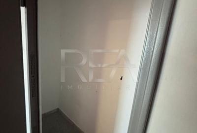 Spatiu Comercial la 2 pasi de statia STB - 6