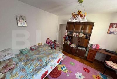 Casă cu 7 camere cu Canalizare în Central