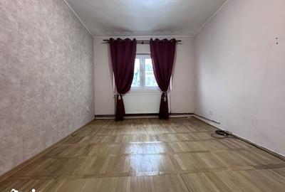 Apartament cu 4 camere decomandat în Micro 5 - 9