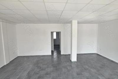 Spațiu comercial, de 70 mp, în Central - 4