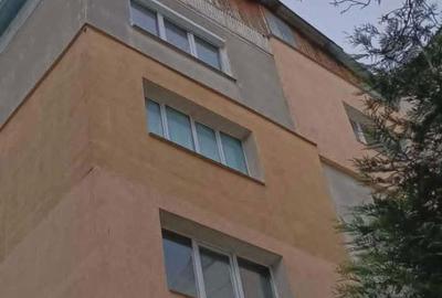 Apartament cu 3 camere semidecomandat în Central - 1