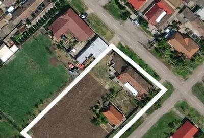 Casă cu Teren 2880 Mp în Central - 2