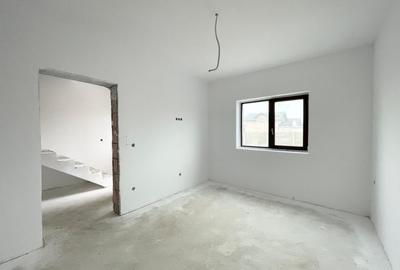 Duplex cu 4 camere cu Canalizare în Moșnița Veche - 3