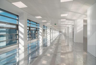Spațiu comercial, de 1,500 mp, în Central - 6