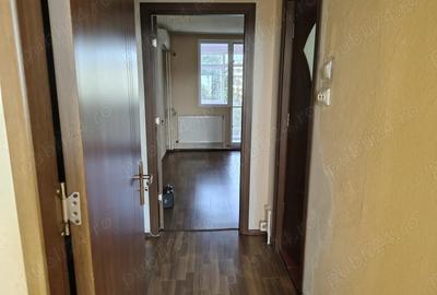 Apartament cu 3 camere semidecomandat în Berceni - 2