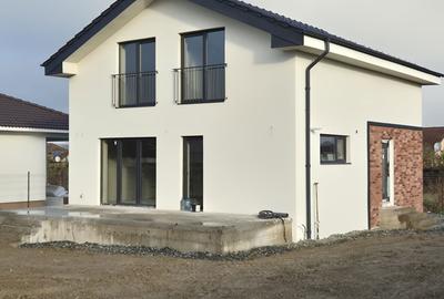 Casă cu 4 camere în Jucu - 2