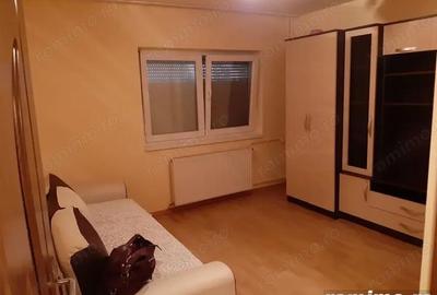 Garsonieră decomandată în Eroii Revoluției