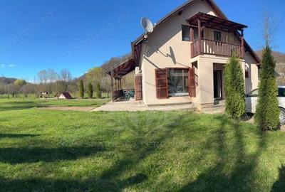 Casă cu Teren 993 Mp în Central