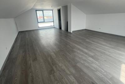 Casă cu 5 camere cu Garaj în Lumina - 4