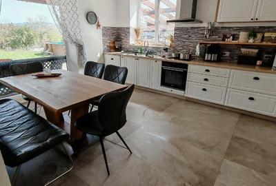 Casă cu Teren 3700 Mp în Bejan - 2