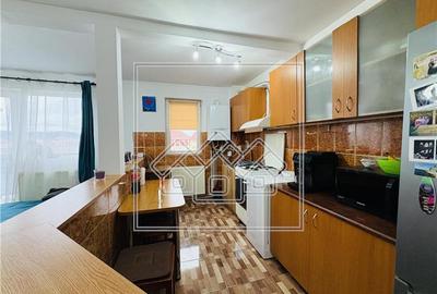 Apartament cu 3 camere decomandat în Terezian - 2