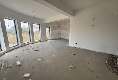 Casă cu 8 camere cu Teren 520 Mp în Săftica - 21