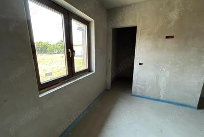 Vand vila noua Livada-Sanleani,st.840 mp,sc.130 mp,situat pe 2 strazi - 10