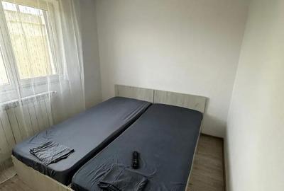 Apartament cu 3 camere decomandat în Brad