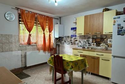 Casă cu 7 camere cu Teren 963 Mp în Purcăreni - 5