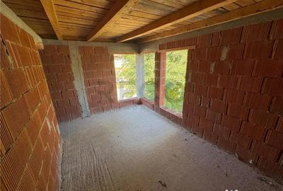Casă cu 4 camere cu Teren 257 Mp în Livada de Bihor - 2