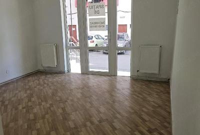Spațiu comercial, de 50 mp, în Central - 4