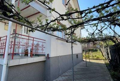 Casă cu 4 camere cu Teren 125 Mp în Central - 2