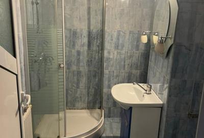 Apartament cu 3 camere decomandat, mobilat în Central