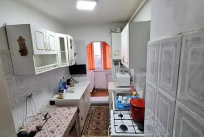 Apartament cu 3 camere decomandat în Astra
