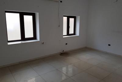 Casă cu 5 camere cu Teren 300 Mp în Intim - 4