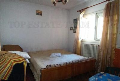 Casa, gradina si curte intr - un peisaj de poveste, aici in - 18