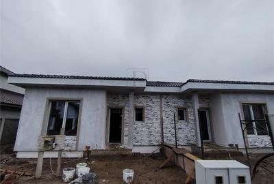 Duplex pe plan - 3 bai - asfalt - toate utilitatile. - 3