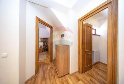 Casă individuală cu 8 camere cu Canalizare în Moieciu - 22