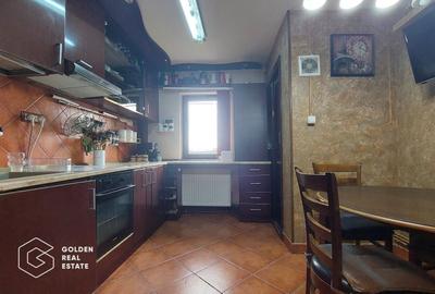 Apartament cu 3 camere decomandat în Podgoria