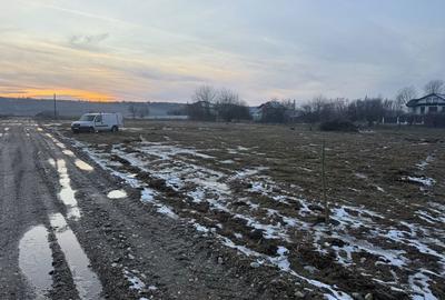 Teren de 652 mp, în Șimian - 11