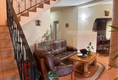 Casă cu 7 camere cu Teren 1520 Mp în Central - 16