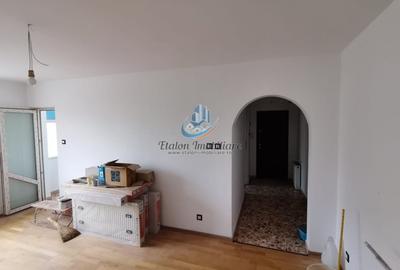 Ap. 3 camere semidecomandat, etaj 2, Piata Darmanesti - 5