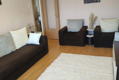 Apartament cu 2 camere decomandat în Km 5 - 5