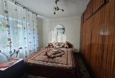 Casă  4 camere cu 2 intrări, garaj și teren 1751mp- Cobadin - 2