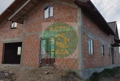 Casă cu 7 camere cu Teren 1300 Mp în Roman - 4