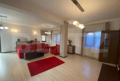 Casă cu 7 camere cu Teren 360 Mp în Democrației - 2