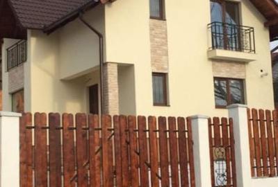 Casă cu 4 camere în Corunca