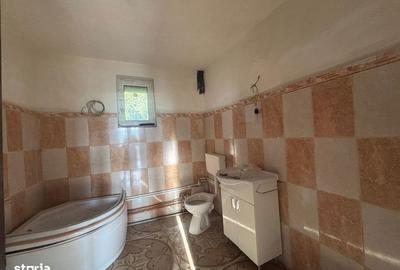 Casă cu 6 camere cu Teren 700 Mp în Groși - 3