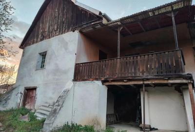 Casă cu 2 camere cu Teren 550 Mp în Bozovici - 1