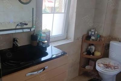 Casă cu 4 camere cu Teren 400 Mp în Domnești - 3