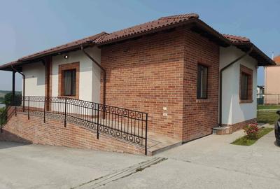 Casa la cheie, 5 camere, zona Dealuri