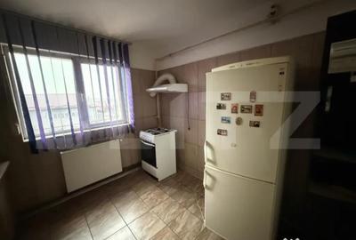 Apartament cu 2 camere semidecomandat, mobilat în Micro 11 - 12