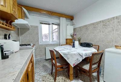 3 camere, decomandat, 2 balcoane, 72 mp, et.4, Dorobanti, str Columbelor - 12