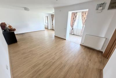 Casă individuală cu 4 camere cu Canalizare în Central - 2