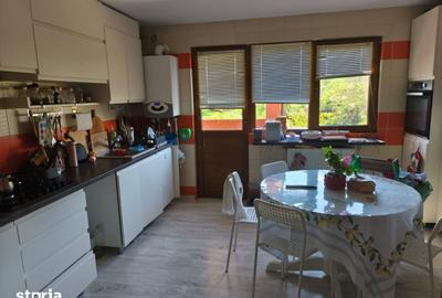 Casă cu 6 camere cu Teren 400 Mp în Podari - 9