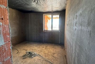 Casă cu 3 camere cu Teren 300 Mp în Sânmartin