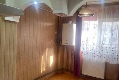 Apartament cu 3 camere semidecomandat în Central - 2