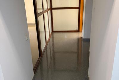 COMISION 0 Inchiriere spatiu birouri 3 camere spatioase et 1 stradal trafic M11.